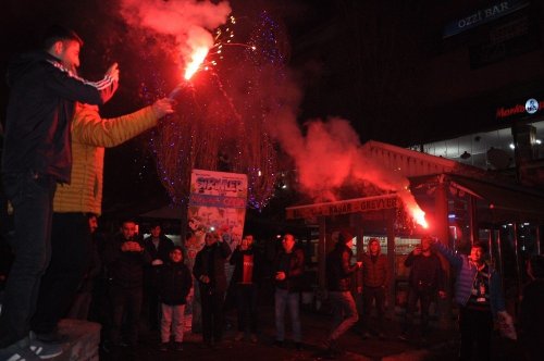 Beşiktaşlılar Kars’ta Sokağa Döküldü