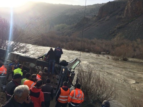 Beton Mikseri Aras Nehri’ne Uçtu