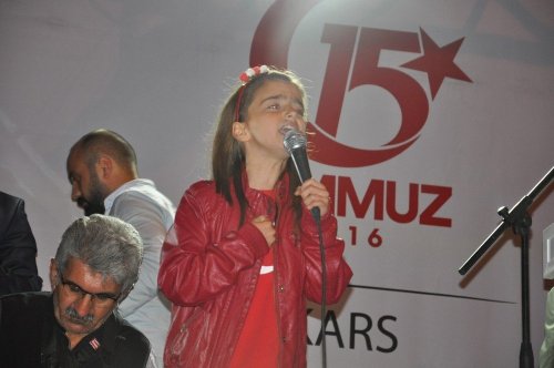 Binlerce Karslı 'Demokrasi Nöbeti'nde
