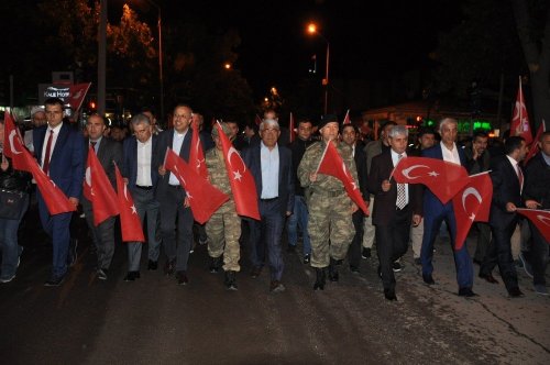 Binlerce Karslı 'Demokrasi Nöbeti'nde