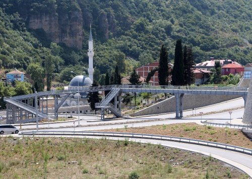 Bir Garip 'Üst Geçit'