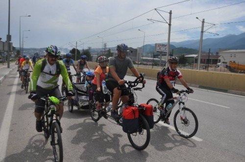 Bisiklet Tutkunu Aile Bin Kilometre Pedal Çevirdi