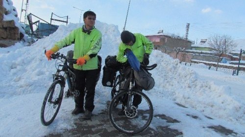 Bisikletle Dünya Turu Kar Engeline Takıldı