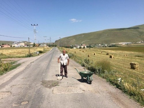 Bozulan Yolları Kendileri Onardılar