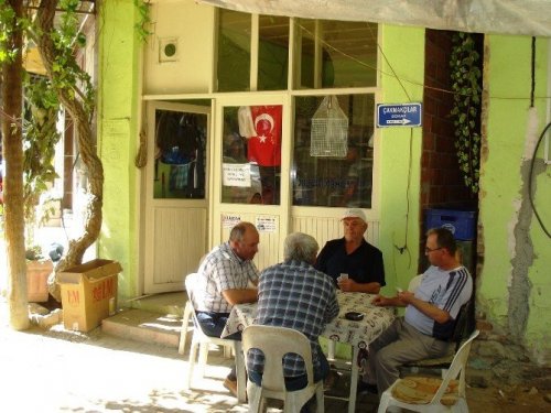 Bu Çay Ocağında Siyaset Yapmak Yasak