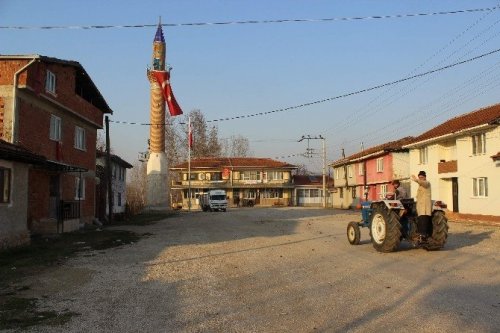 Bu Köyün Minaresi Var, Camisi Yok...