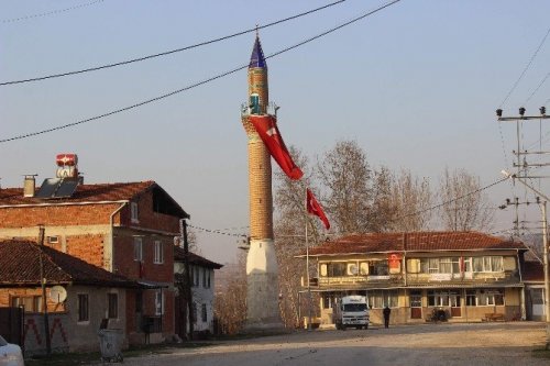 Bu Köyün Minaresi Var, Camisi Yok...
