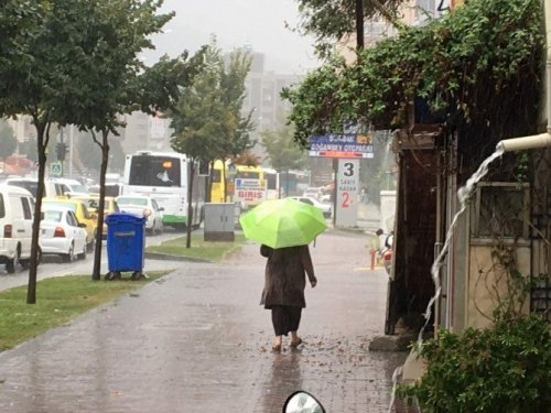 Bursa’da Yağış Hayatı Felç Etti