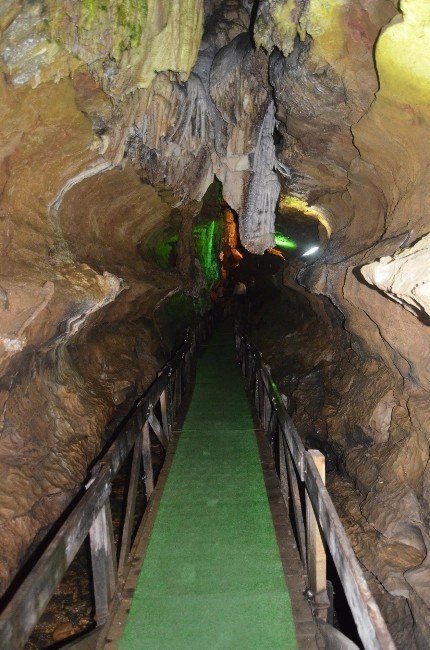 Çal Mağarası’nı 35 Bin Turist Ziyaret Etti