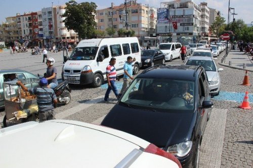 Çanakkale’de Feribot İskelesinde Bayram Yoğunluğu Devam Ediyor