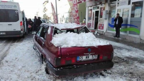 Çatılarda ki Buz ve Kar Kütlesi Tehlike Saçıyor