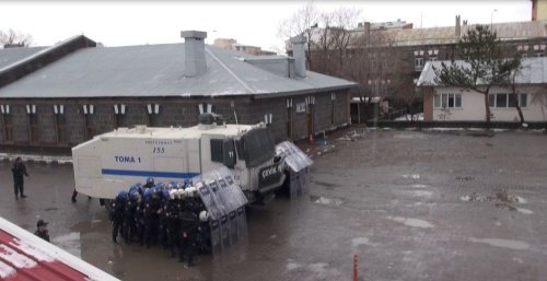 'Çevik Kuvvet’in Yağmur Altına Tatbikatı