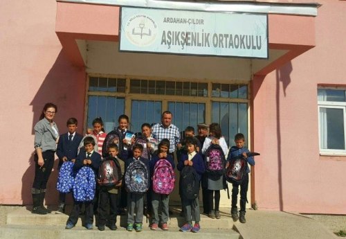 Çıldır Aşıkşenlik Ortaokuluna Kaider Eli