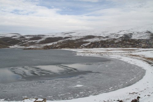 Çıldır Gölü Donmaya Başladı