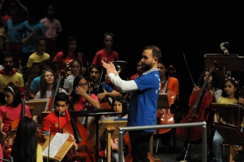 Çocuk Senfoni Orkestrası ‘Cumhuriyet Konseri’ İle İzleyenleri Büyüledi