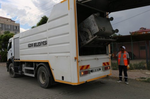 Çöp Konteyneri Yıkama ve Dezenfekte Aracı