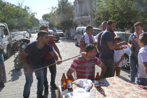 Damadın Kafasında Yumurta Kırıp Fırçayla Yıkadılar
