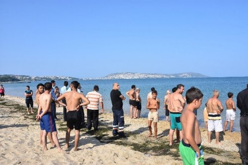 Denizde Şambrelden Düşen Kadın Kayboldu