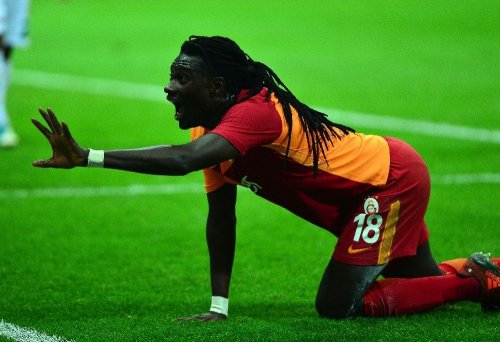 Derbide Gomis - Cenk Tosun Düellosu