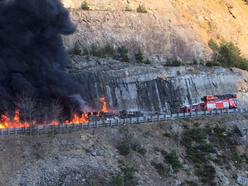 Devrilen Mazot Yüklü Tanker Yandı