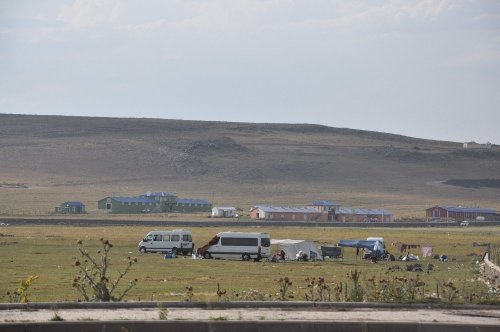 Dilenciler Garajlar Bölgesini İşgal Etti