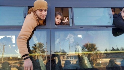 Doğu Halep’ten İlk Konvoyla 951 Kişi Ayrıldı