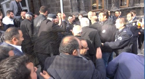 Dolmuşçular 'Kars Belediyesi'ni Protesto Etti