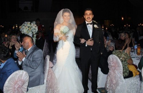 Düğünde İktidar İle Muhalefetin Çocuk Pazarlığı