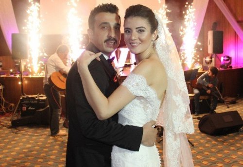 Düğünde İktidar İle Muhalefetin Çocuk Pazarlığı