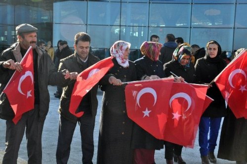 Dünya Şampiyonu Boksör Coşkuyla Karşılandı