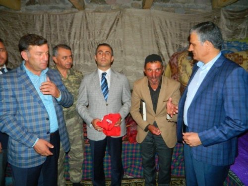 Dünyaya Demokrasi Dersi Veren Çobanı Ziyaret Ettiler