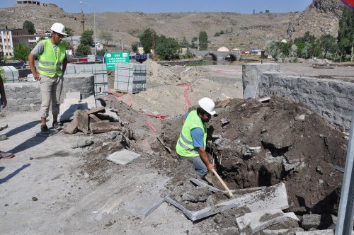 Enerji Kabloları Yer Altına Alınıyor