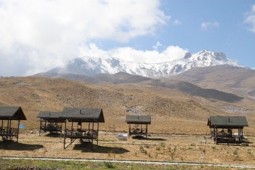 Erciyes Dağı Gelinliğini Giydi