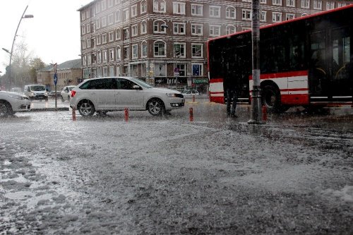 Erzurum’da Dolu Yağışı Zor Anlar Yaşattı