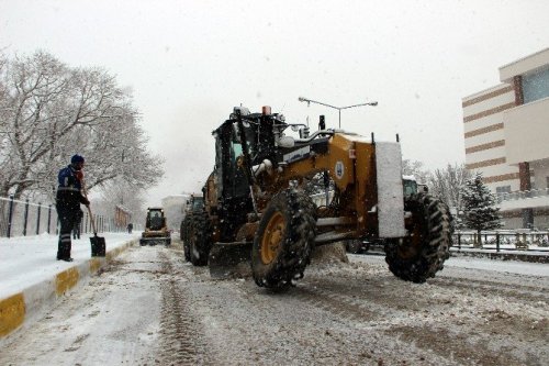 Erzurum’da Karla Mücadele Başladı