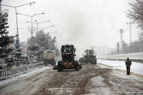 Erzurum’da Karla Mücadele Başladı