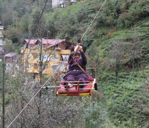 Evlerine Ulaşmak İçin Ölümü Göze Alıyorlar