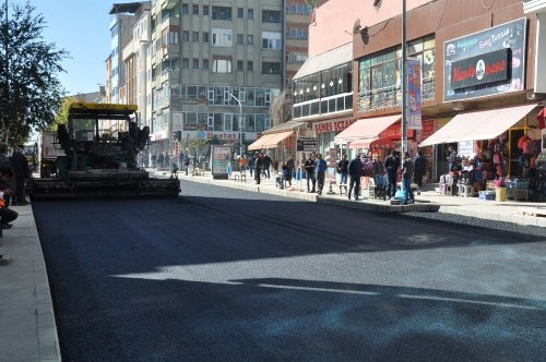 Faikbey Caddesi’nin Asfaltı Tamamlanıyor