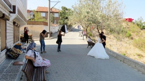 Fotoğraf Çektirebilmek İçin Akın Akın Mudanya’ya Geliyorlar