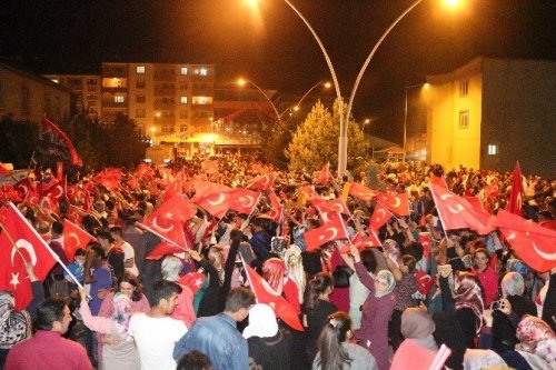 Gelin Damat Demokrasi Nöbetinde