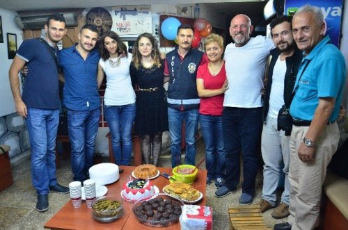 Görevli Polise Eşinden Doğum Günü Sürprizi