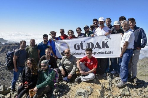 Gümüşhaneli Dağcılar Bayburt Demirkapı Zirvesi’nde