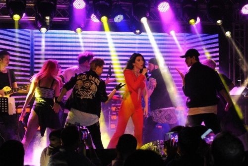 Hande Yener Gençlik Festivalinde Sahne Aldı