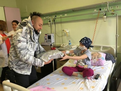 Hayko Cepkin’den Minik Hastalara Ziyaret