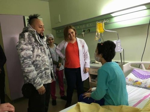 Hayko Cepkin’den Minik Hastalara Ziyaret