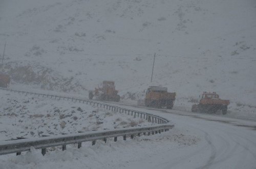 Iğdır-Doğubayazıt Karayolu Ulaşıma Kapandı