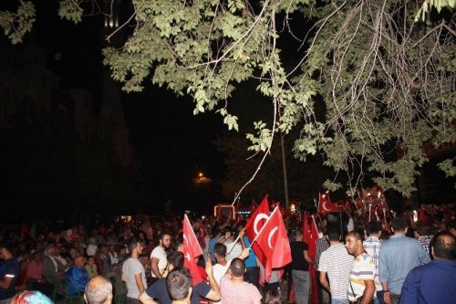 Iğdır Halkı Demokrasi Nöbetinde