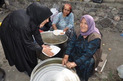 Iğdır’da Hz.Hüseyin İçin İhsan Yemeği Verildi