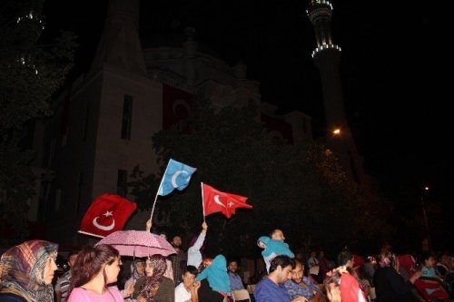 Iğdır’da Yağmur Altında Demokrasi Nöbeti