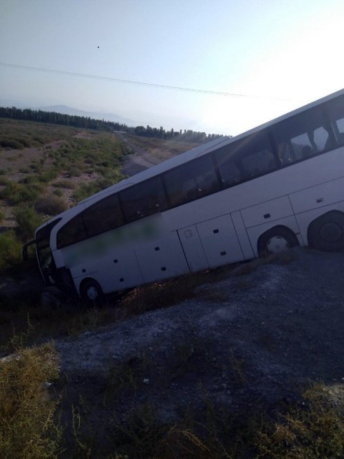 Iğdır’da Yolcu Otobüsü Şarampole Uçtu